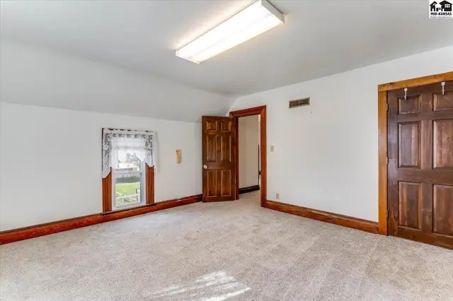 Photo of 16911 S Woodberry Rd, Mount Hope, KS