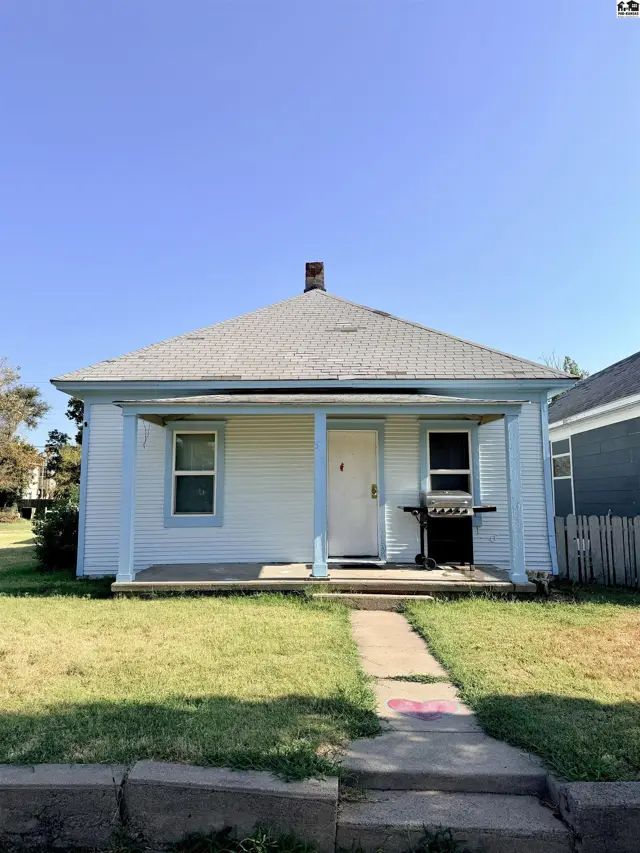 Photo of 510 E 2nd Ave, Hutchinson, KS