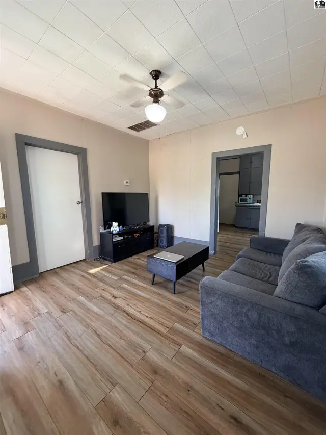Photo of 510 E 2nd Ave, Hutchinson, KS