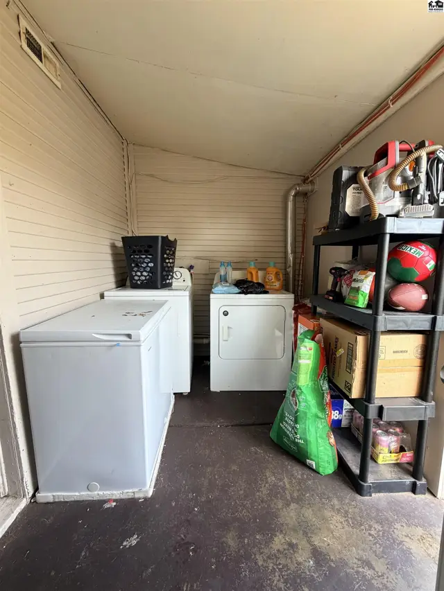 Photo of 510 E 2nd Ave, Hutchinson, KS