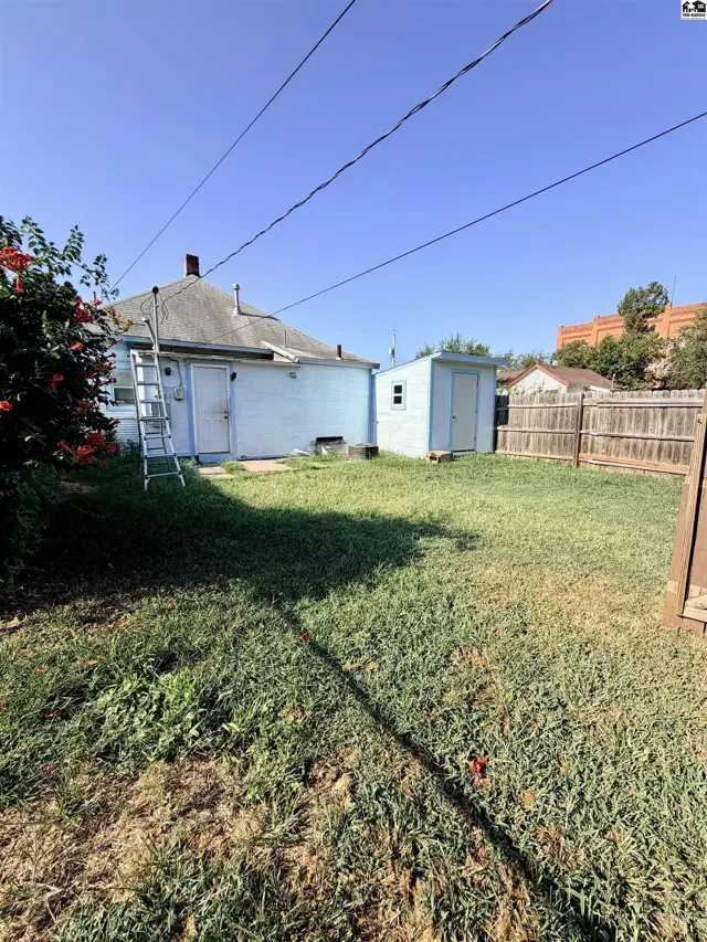 Photo of 510 E 2nd Ave, Hutchinson, KS