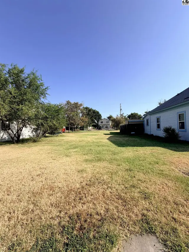 Photo of 510 E 2nd Ave, Hutchinson, KS