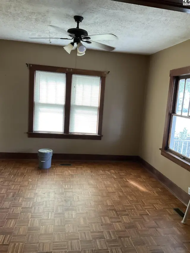 Photo of 429 E 7Th Ave, Hutchinson, KS