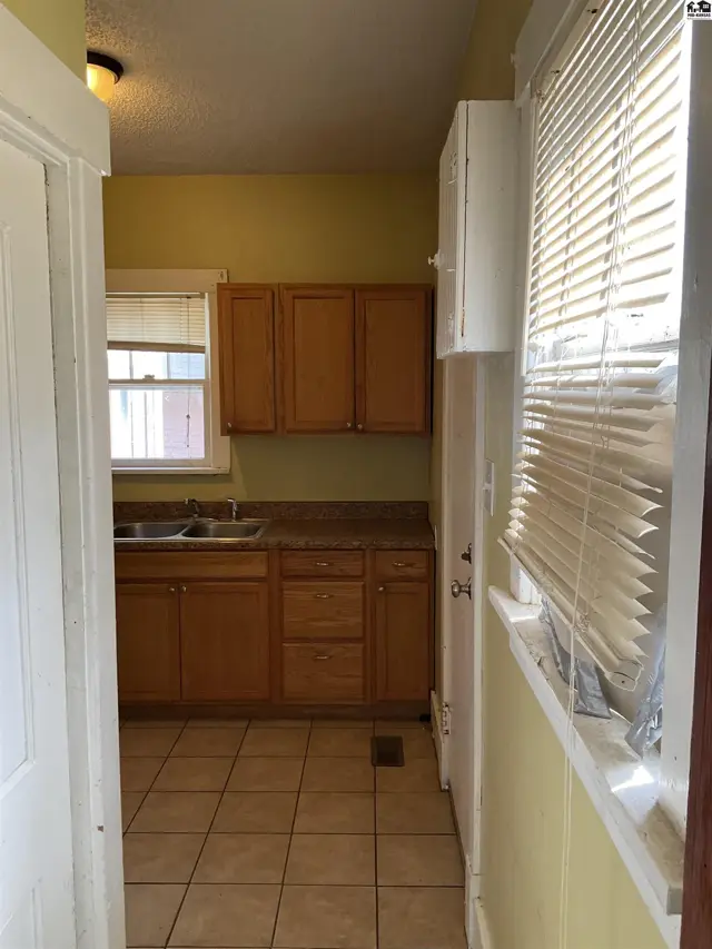 Photo of 429 E 7Th Ave, Hutchinson, KS