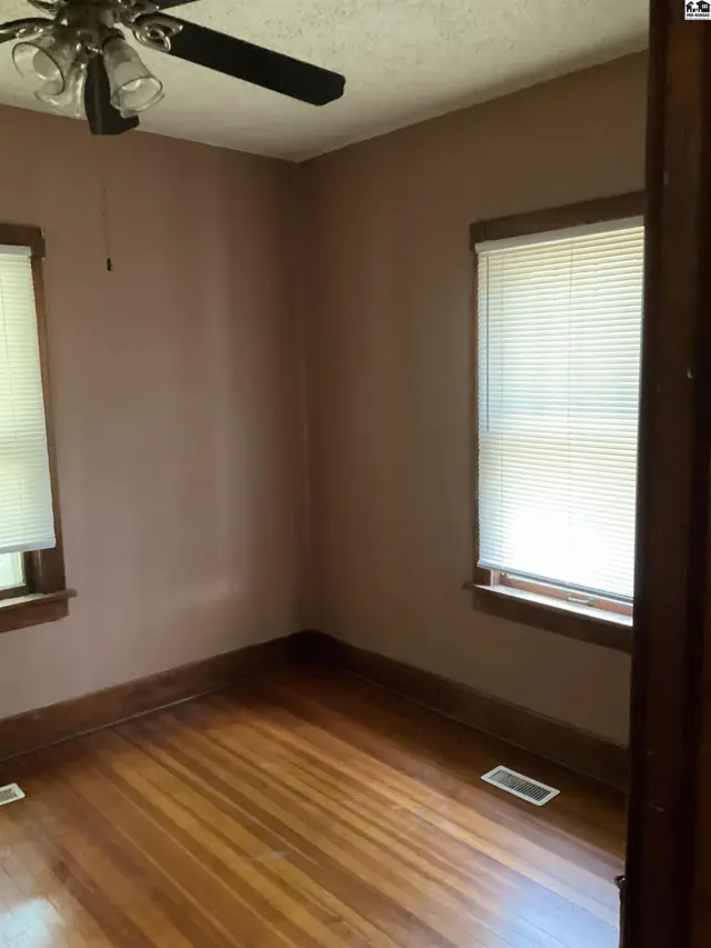 Photo of 429 E 7Th Ave, Hutchinson, KS