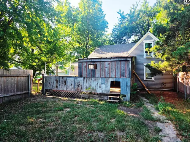 Photo of 114 W Durst St, Moundridge, KS