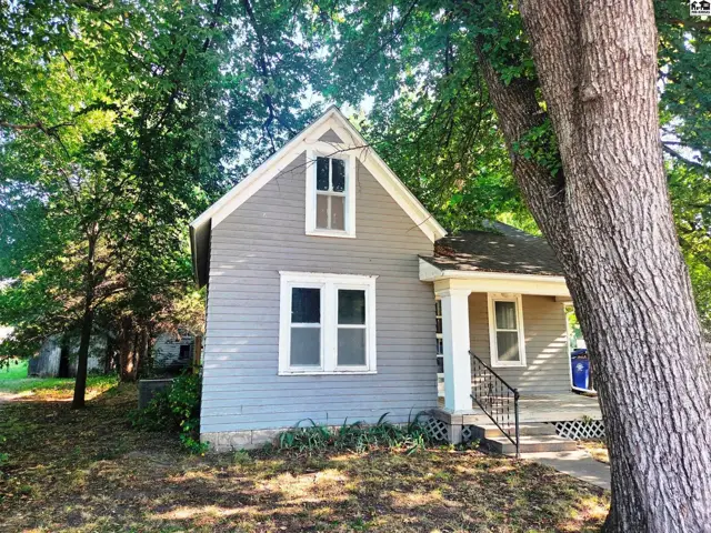 Photo of 114 W Durst St, Moundridge, KS