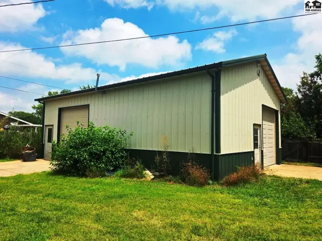 Photo of 1420 E 9th St, Newton, KS