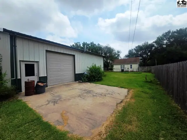 Photo of 1420 E 9th St, Newton, KS