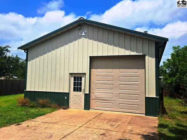 Photo of 1420 E 9th St, Newton, KS