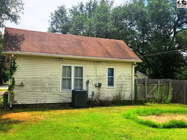 Photo of 1420 E 9th St, Newton, KS