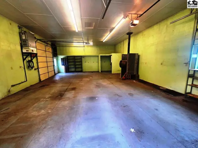 Photo of 1420 E 9th St, Newton, KS