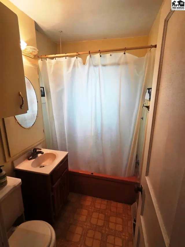 Photo of 1420 E 9th St, Newton, KS
