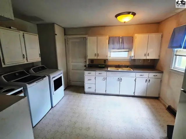 Photo of 1420 E 9th St, Newton, KS