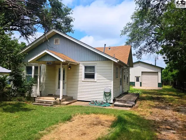 Photo of 1420 E 9th St, Newton, KS
