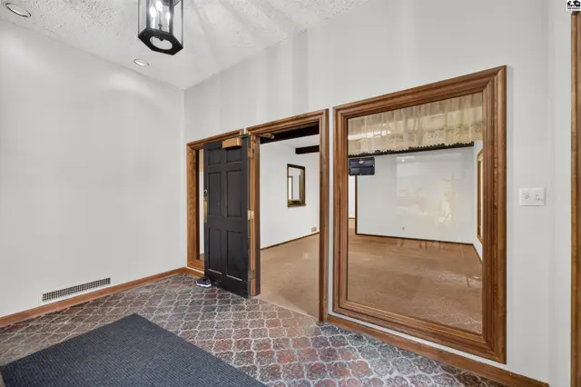 Photo of 1233 N Main St, McPherson, KS