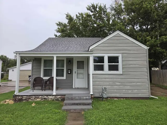 Photo of 669 S 12th St, Salina, KS
