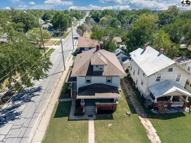 Photo of 829 E Sherman St, Hutchinson, KS