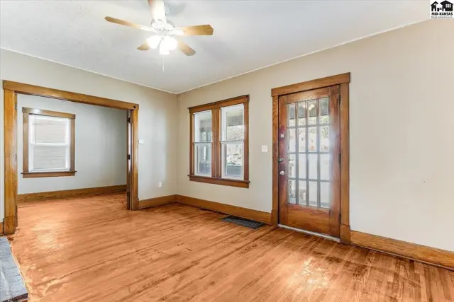 Photo of 829 E Sherman St, Hutchinson, KS
