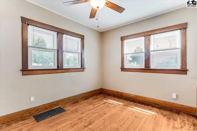 Photo of 829 E Sherman St, Hutchinson, KS