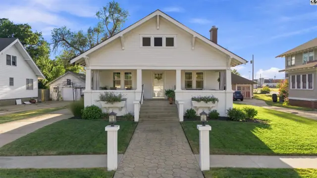 Photo of 209 S Maple St, Pretty Prairie, KS
