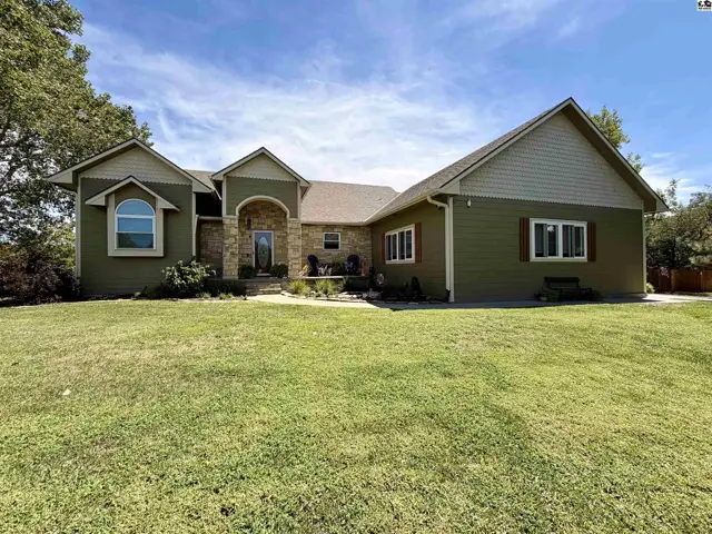 Photo of 921 W Crazy Horse Rd, Hutchinson, KS