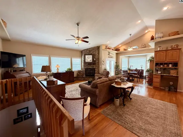 Photo of 921 W Crazy Horse Rd, Hutchinson, KS