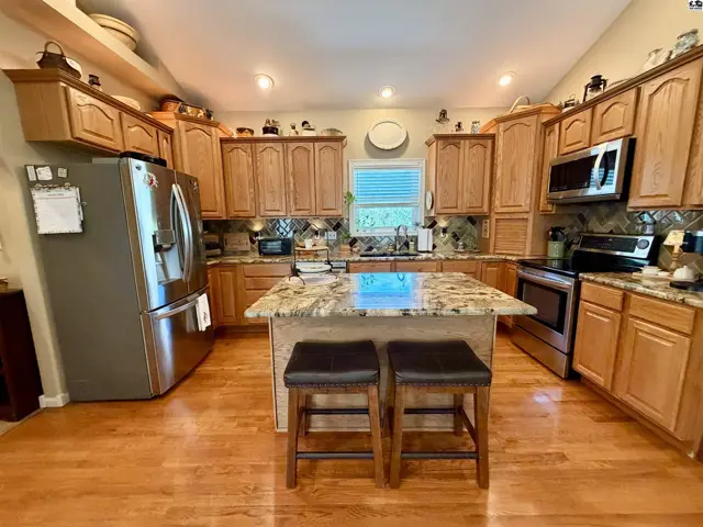 Photo of 921 W Crazy Horse Rd, Hutchinson, KS
