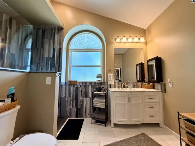 Photo of 921 W Crazy Horse Rd, Hutchinson, KS