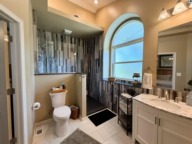 Photo of 921 W Crazy Horse Rd, Hutchinson, KS