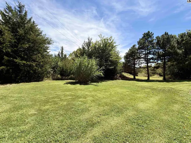 Photo of 921 W Crazy Horse Rd, Hutchinson, KS
