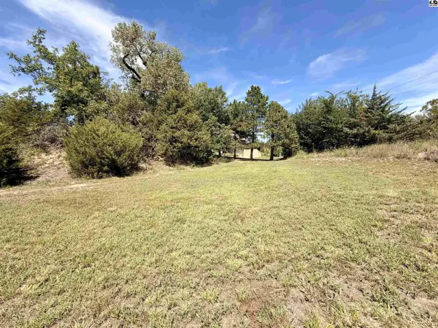 Photo of 921 W Crazy Horse Rd, Hutchinson, KS
