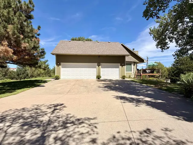 Photo of 921 W Crazy Horse Rd, Hutchinson, KS