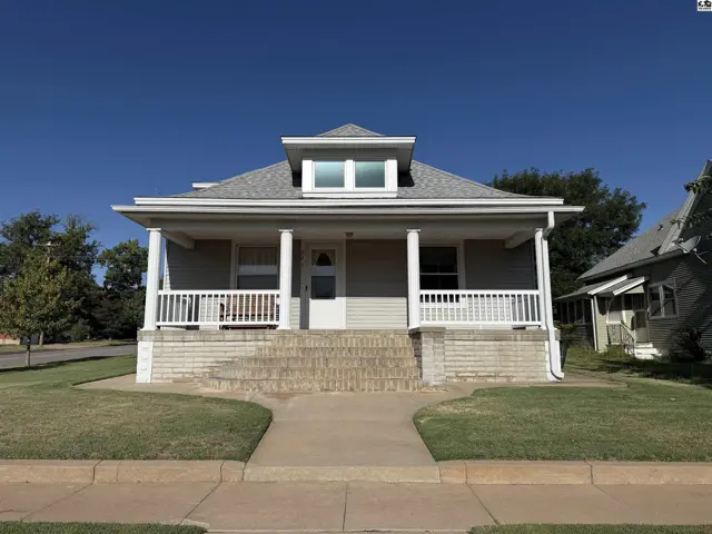 Photo of 221 S Pine St, Pratt, KS