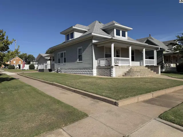 Photo of 221 S Pine St, Pratt, KS