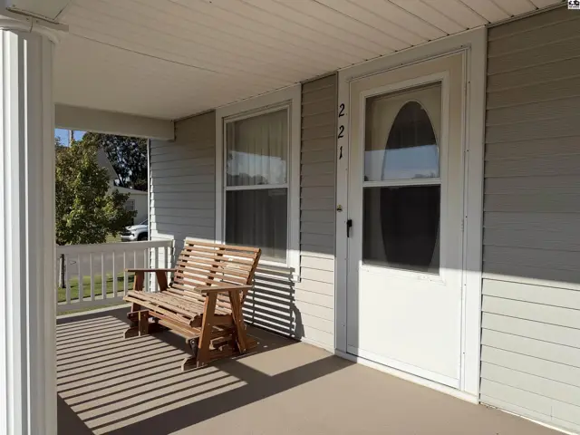 Photo of 221 S Pine St, Pratt, KS