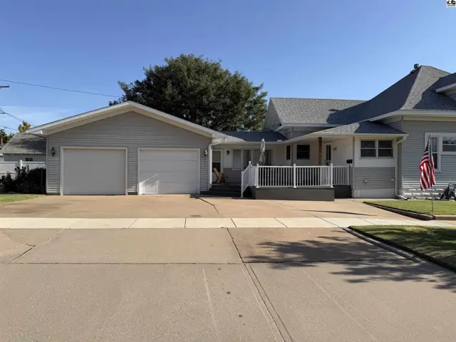 Photo of 221 S Pine St, Pratt, KS