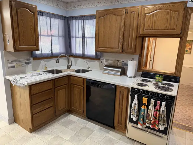 Photo of 221 S Pine St, Pratt, KS