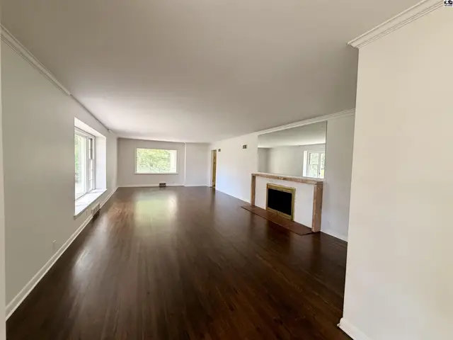 Photo of 211 Hyde Park Dr, Hutchinson, KS
