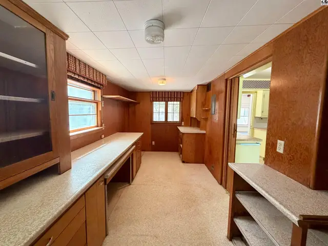 Photo of 211 Hyde Park Dr, Hutchinson, KS