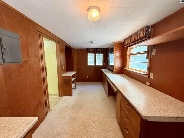 Photo of 211 Hyde Park Dr, Hutchinson, KS