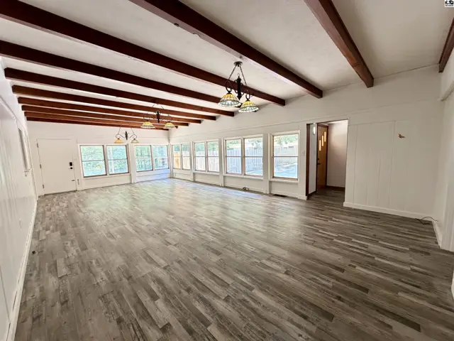 Photo of 211 Hyde Park Dr, Hutchinson, KS