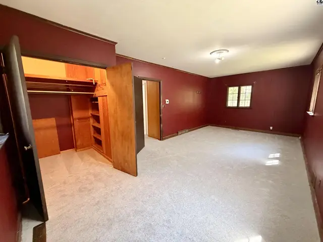 Photo of 211 Hyde Park Dr, Hutchinson, KS