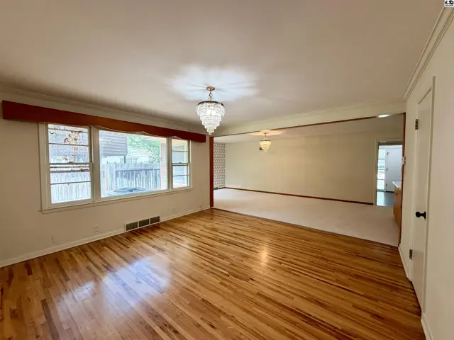Photo of 211 Hyde Park Dr, Hutchinson, KS