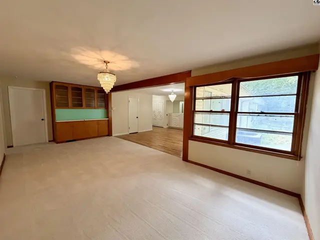 Photo of 211 Hyde Park Dr, Hutchinson, KS