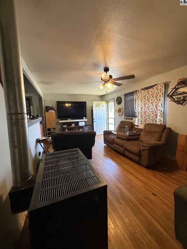 Photo of 15 N Town St, Hutchinson, KS