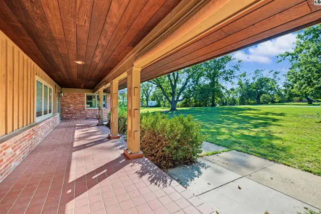 Photo of 534 Upper Mill Hts Dr, Salina, KS