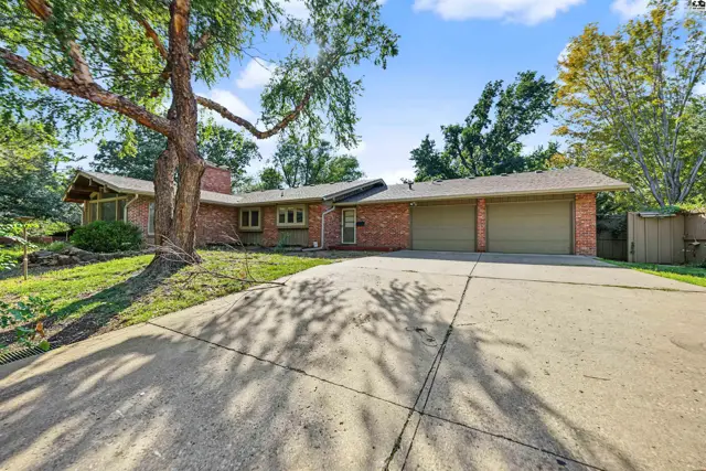 Photo of 534 Upper Mill Hts Dr, Salina, KS