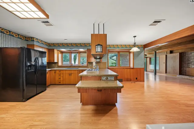 Photo of 534 Upper Mill Hts Dr, Salina, KS