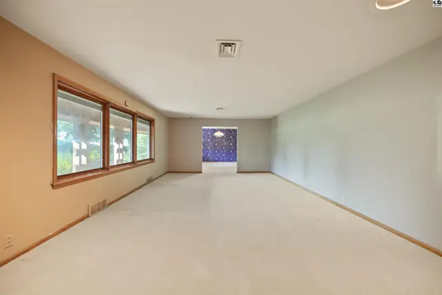 Photo of 534 Upper Mill Hts Dr, Salina, KS